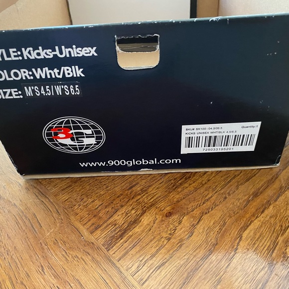 New w/box unisex bowling shoes, comes from smoke and pet free home - Picture 2 of 3